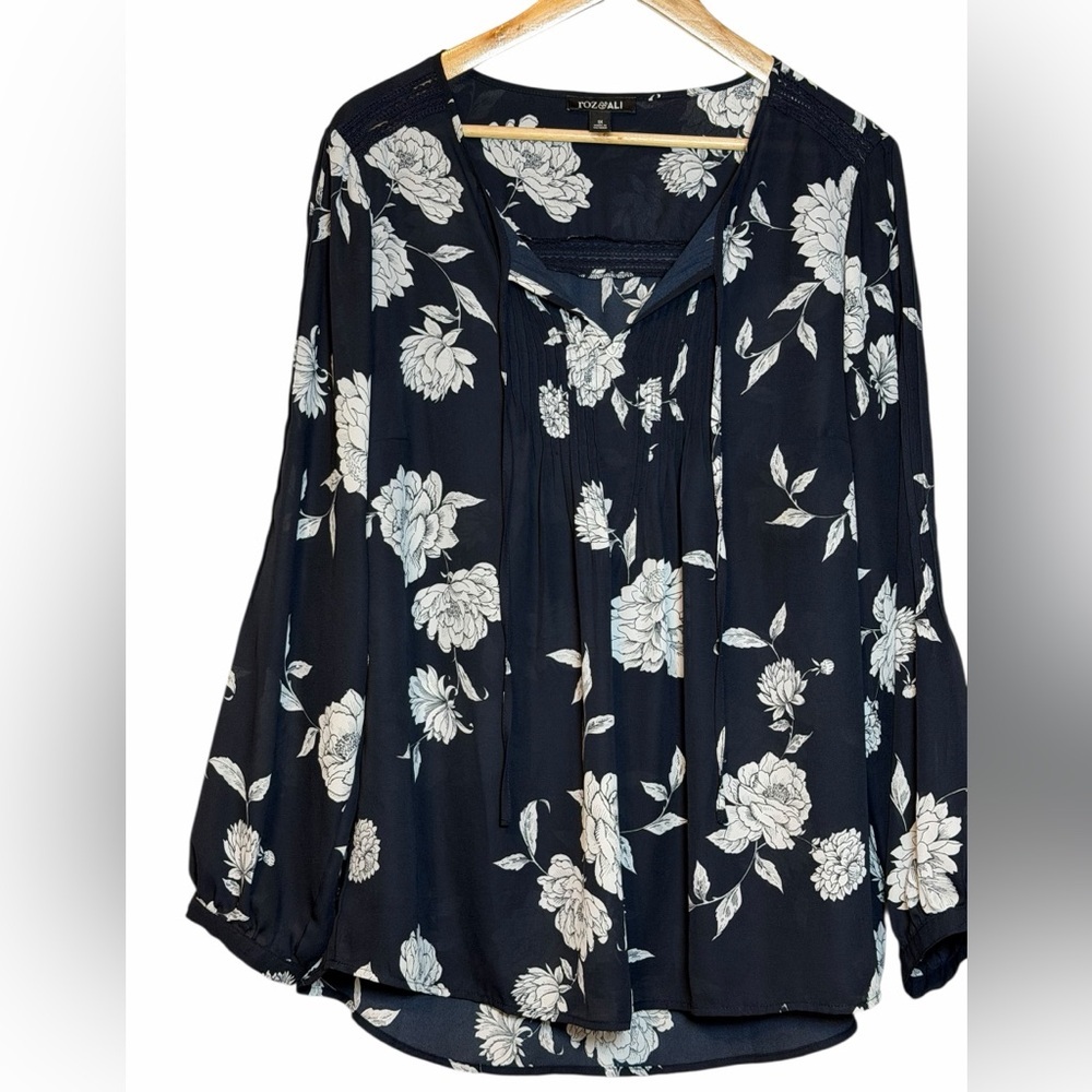 Roz & Ali Women’s size 1X black and white floral sheer tunic top boho